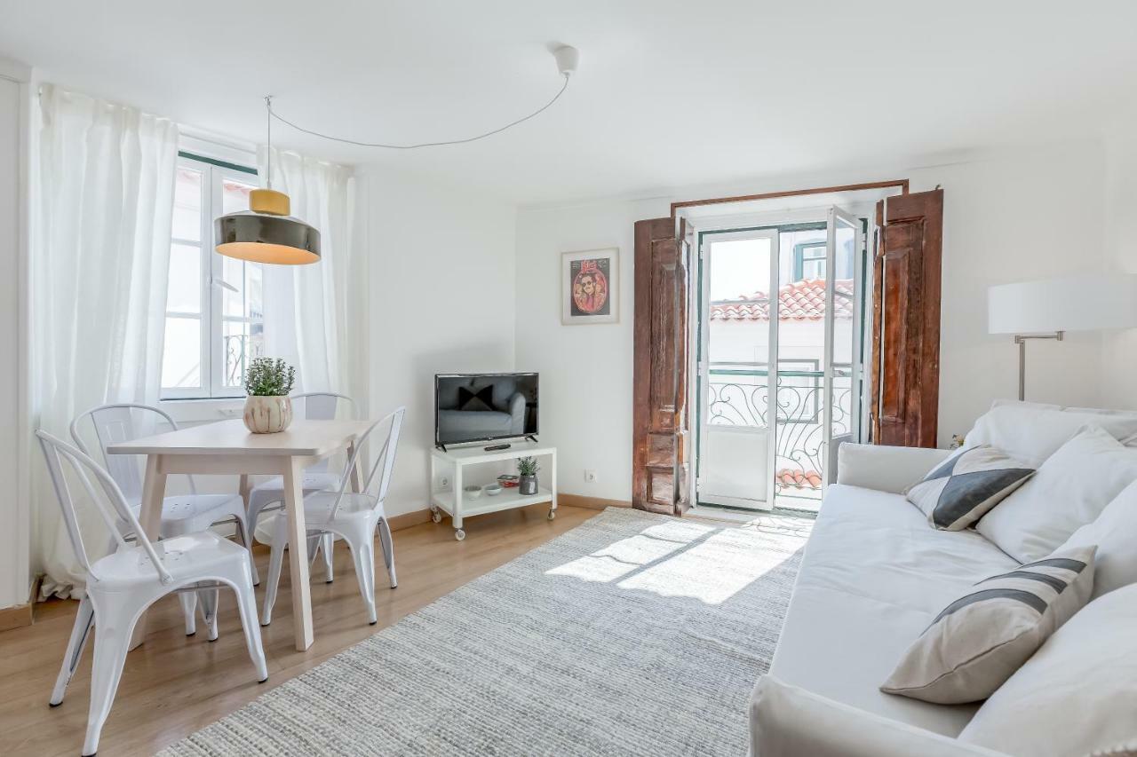 Apartment Light Filled Typical At Alfama, By Timecooler Lissabon