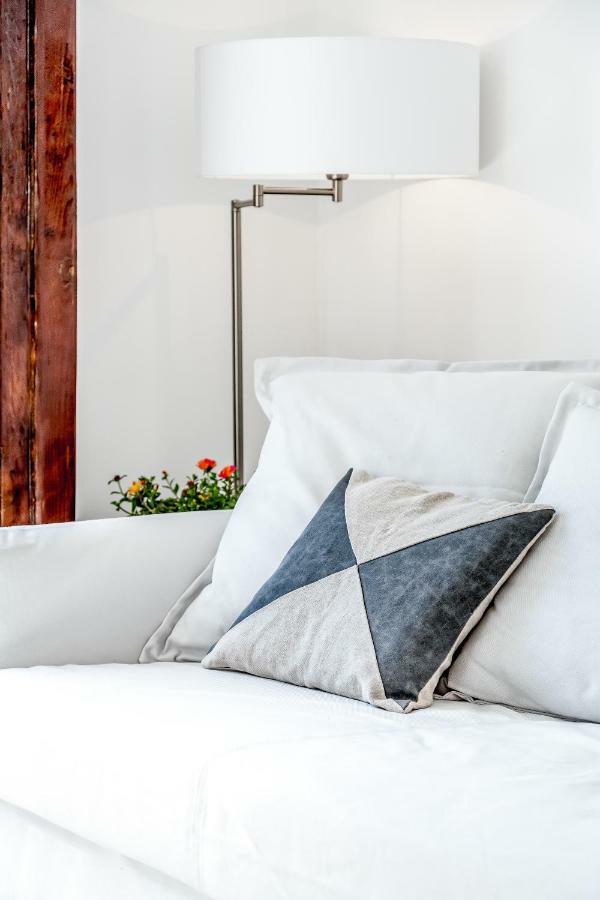 Apartment Light Filled Typical At Alfama, By Timecooler Lissabon