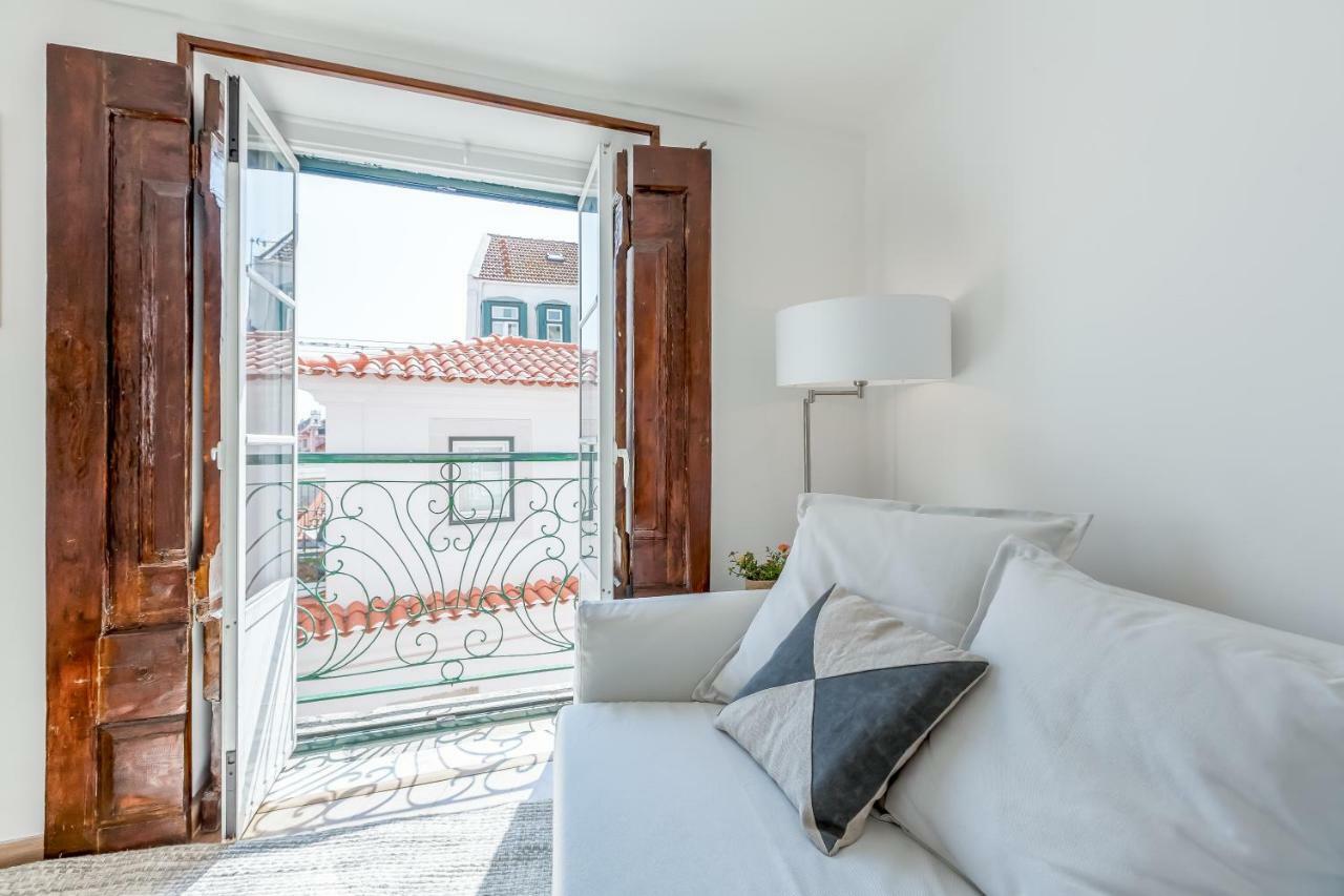 Light Filled Typical At Alfama, By Timecooler Apartment Lisbon